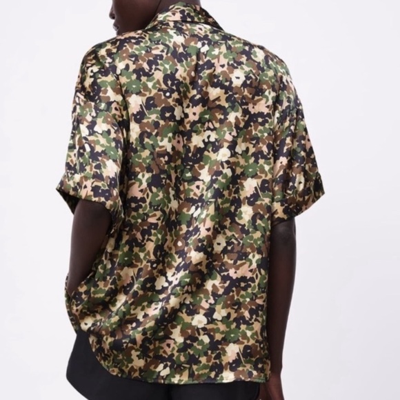 “ZARA” Button Down Oversized Camo Shirt - Picture 2 of 15
